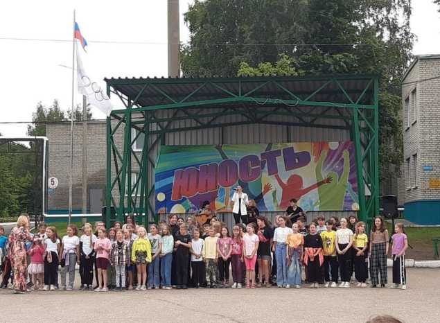 Творческий коллектив «Экспромт» посетил детский лагерь «Юность»